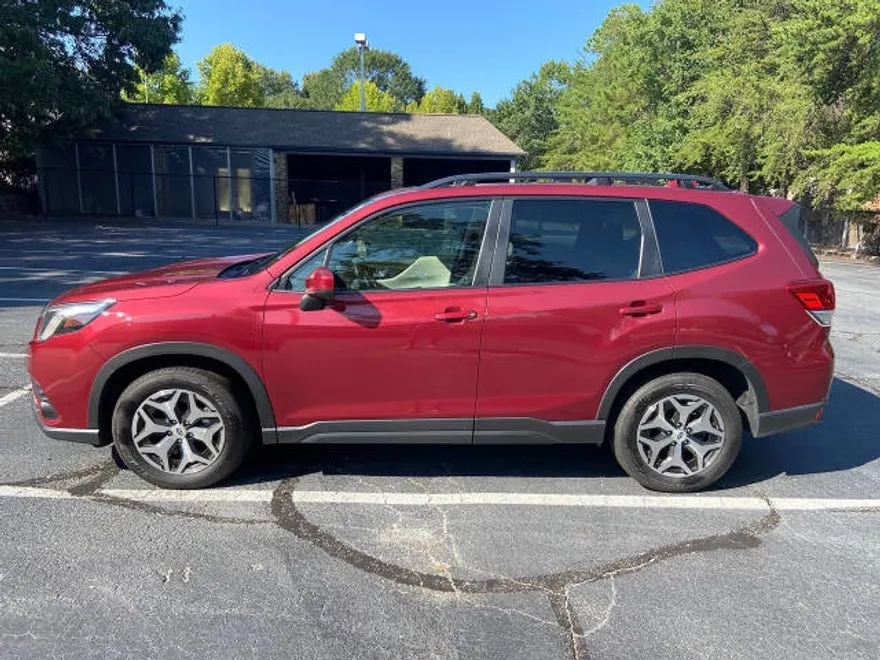 2022 Subaru Forester Premium photo 1