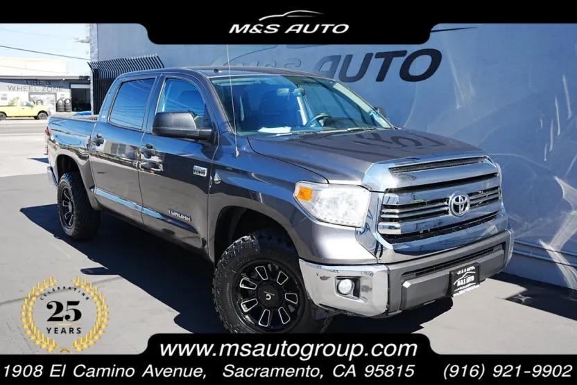 2017 Toyota Tundra SR5 CrewMax photo 1