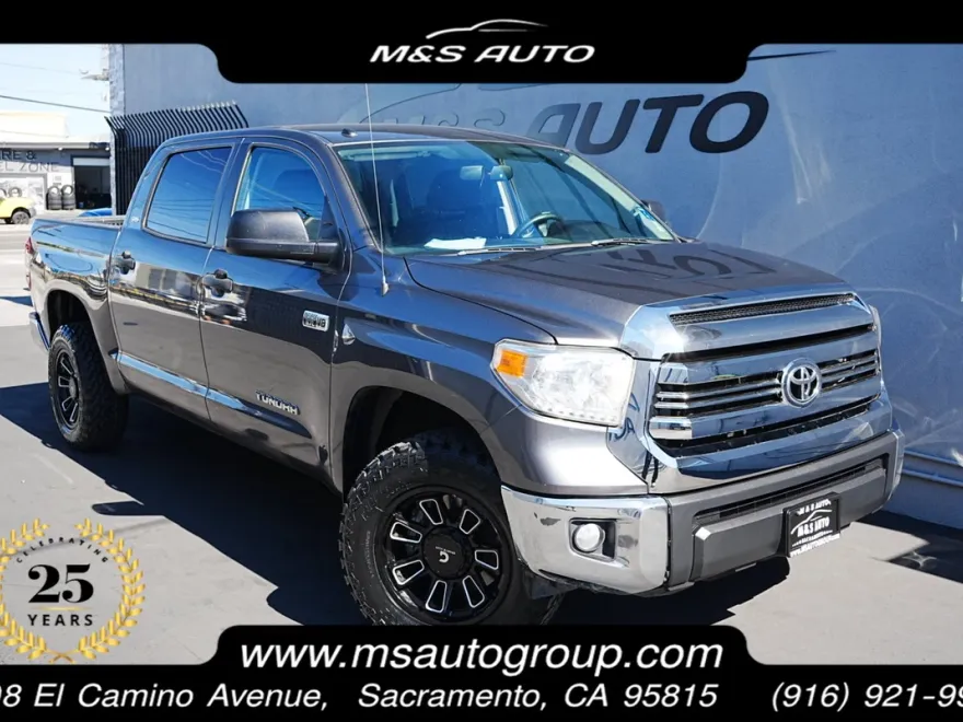 2017 Toyota Tundra SR5 CrewMax photo 1