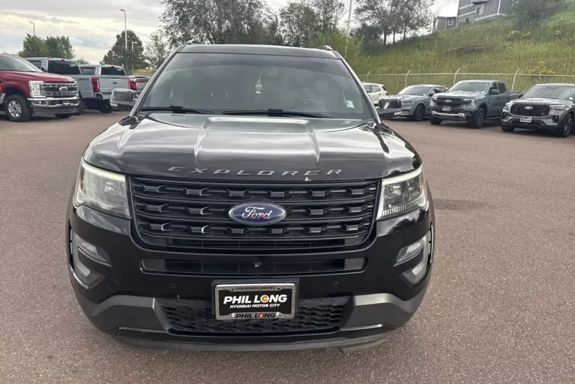 2016 Ford Explorer Sport photo 1