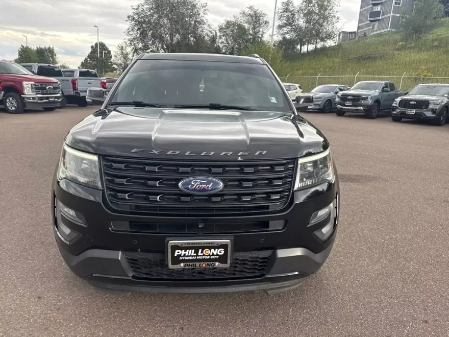 2016 Ford Explorer Sport photo 1