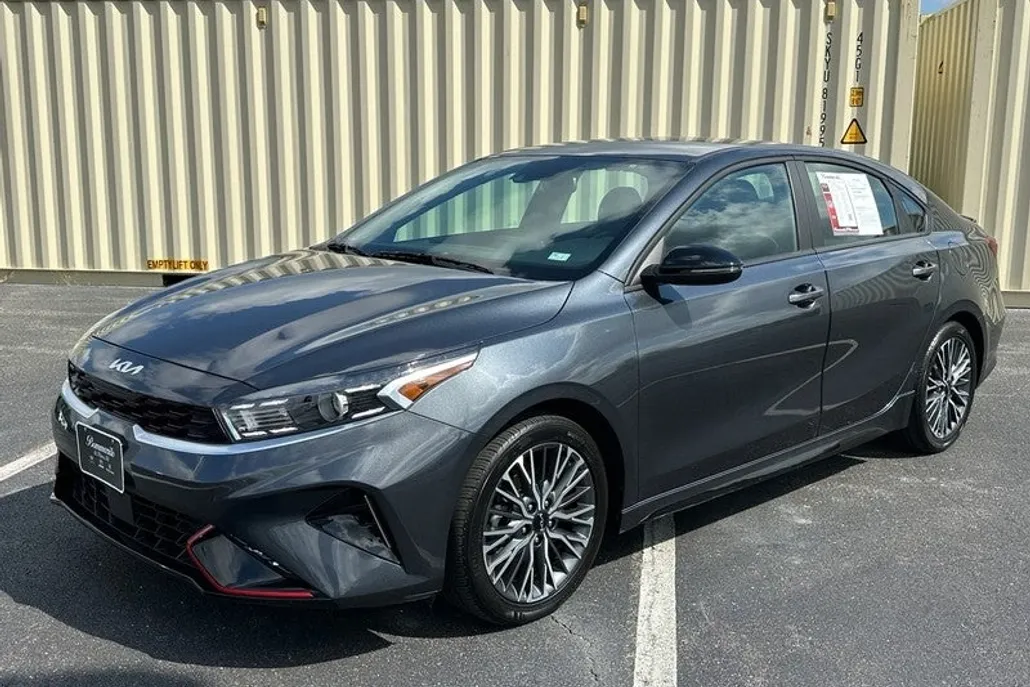 2023 Kia Forte GT-Line photo 1