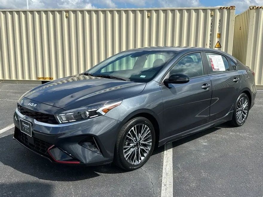 2023 Kia Forte GT-Line photo 1