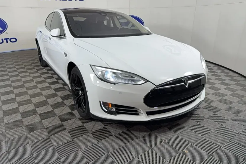 2014 Tesla Model S P85 photo 1