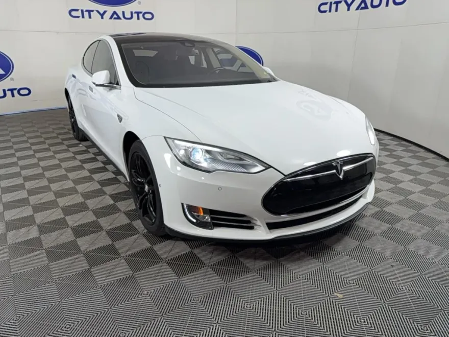 2014 Tesla Model S P85 photo 1