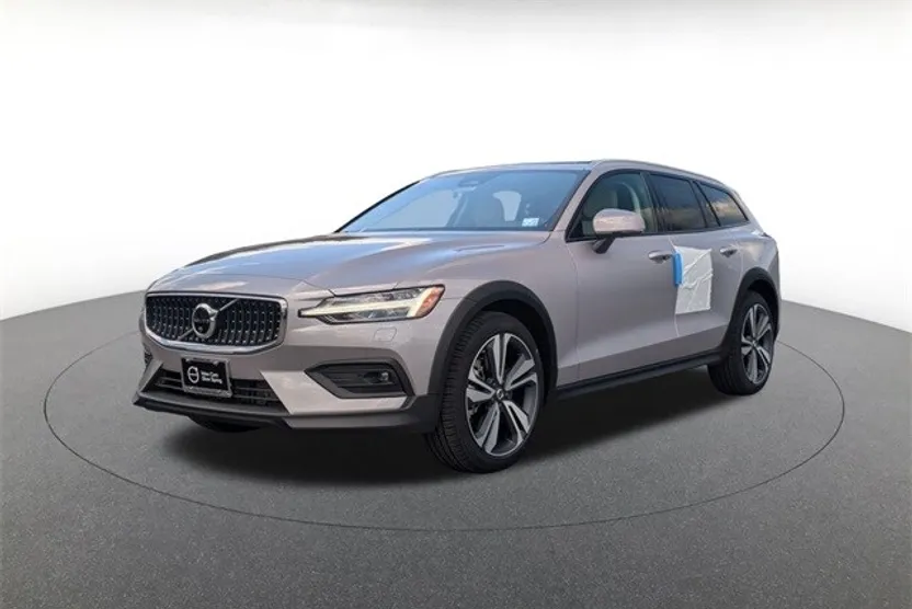2026 Volvo V60 Cross Country B5 Plus photo 1
