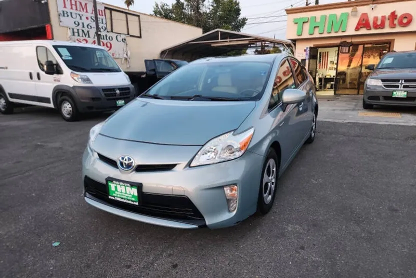 2015 Toyota Prius Two photo 1