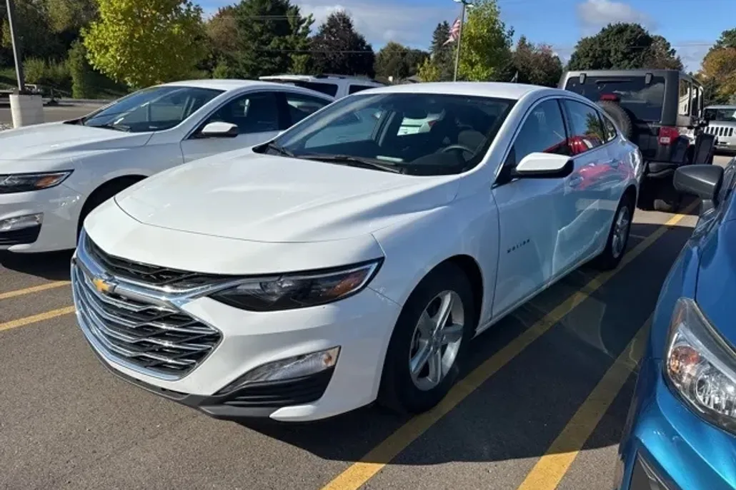 2024 Chevrolet Malibu 1LT photo 1