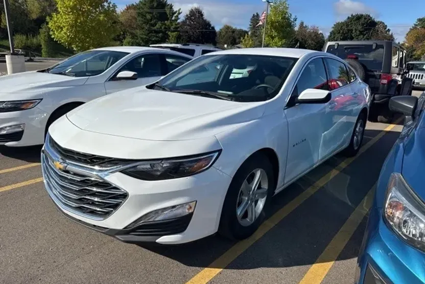 2024 Chevrolet Malibu 1LT photo 1