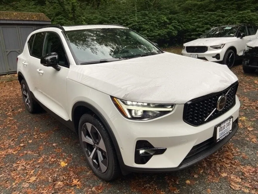2026 Volvo XC40 Plus photo 1