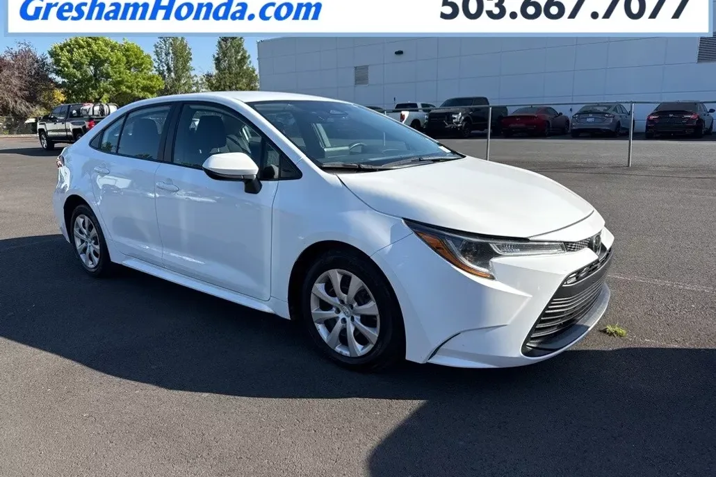 2023 Toyota Corolla LE photo 1