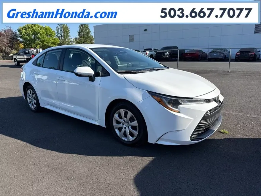2023 Toyota Corolla LE photo 1