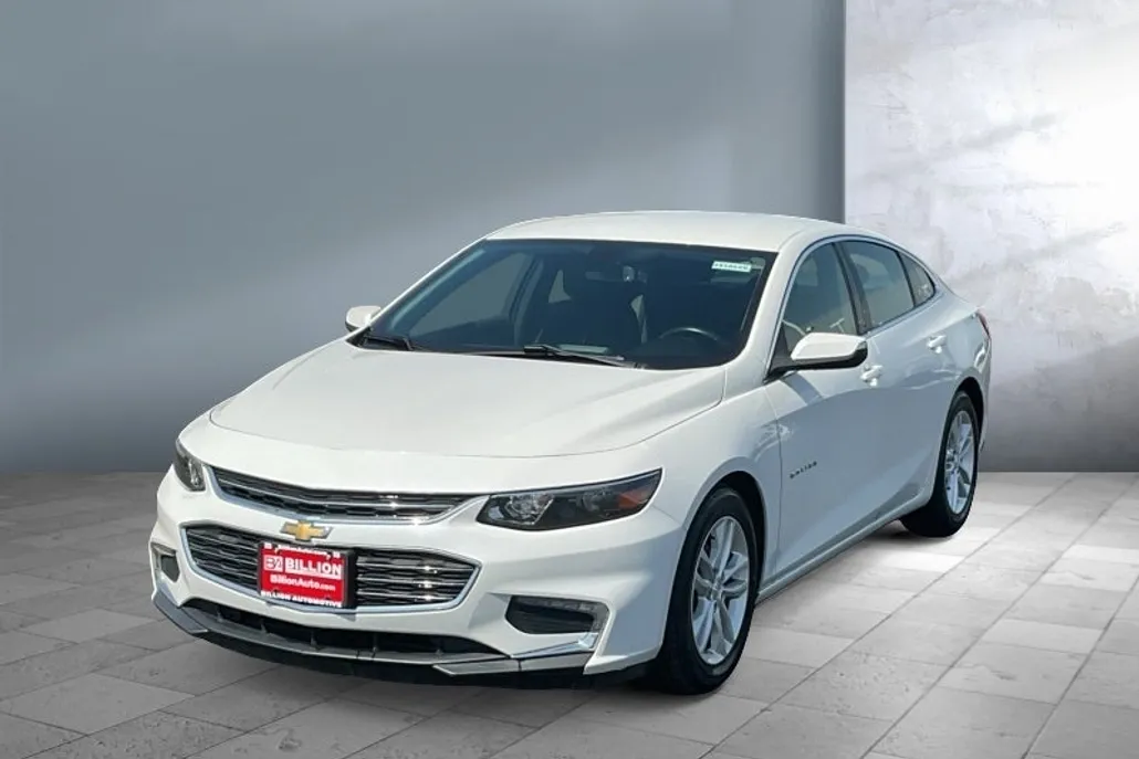 2017 Chevrolet Malibu 1LT photo 1