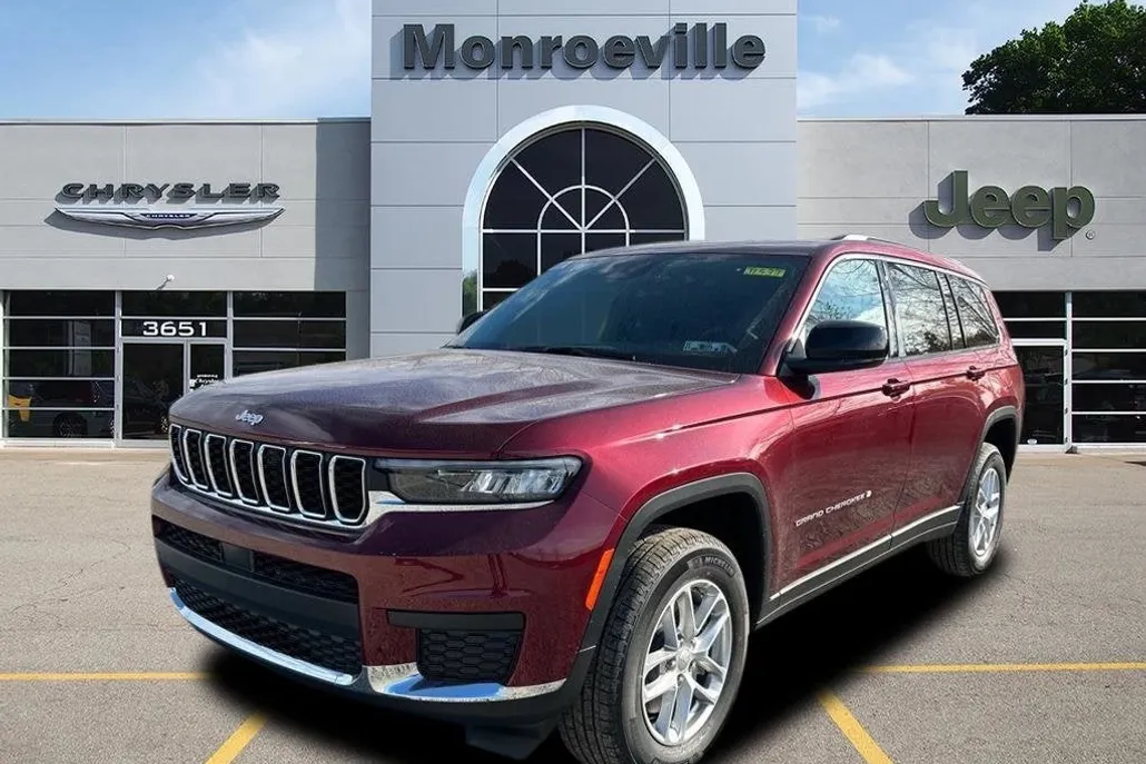 2025 Jeep Grand Cherokee Laredo photo 1