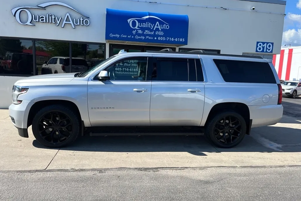 2018 Chevrolet Suburban LT photo 1