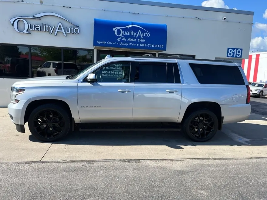 2018 Chevrolet Suburban LT photo 1