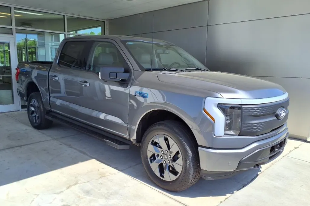 2025 Ford F-150 Lightning photo 1