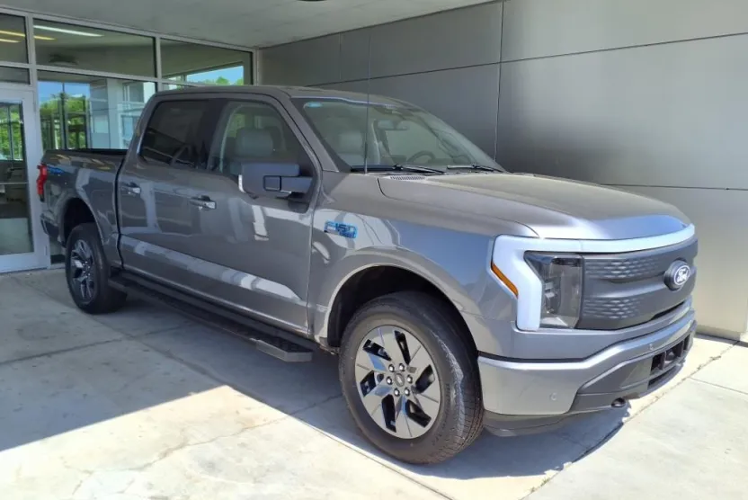 2025 Ford F-150 Lightning photo 1