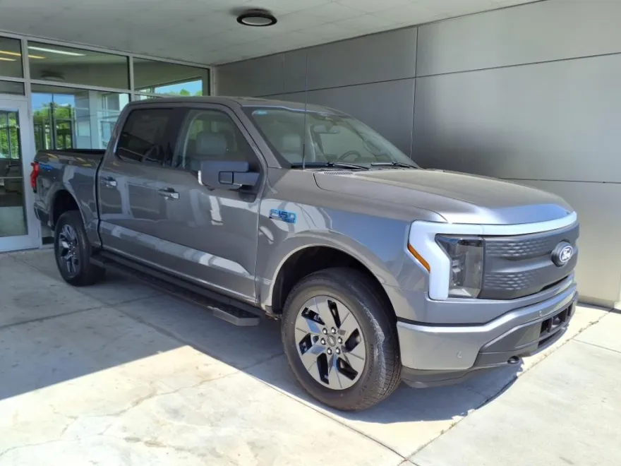 2025 Ford F-150 Lightning photo 1