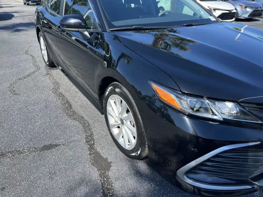 2022 Toyota Camry LE photo 1