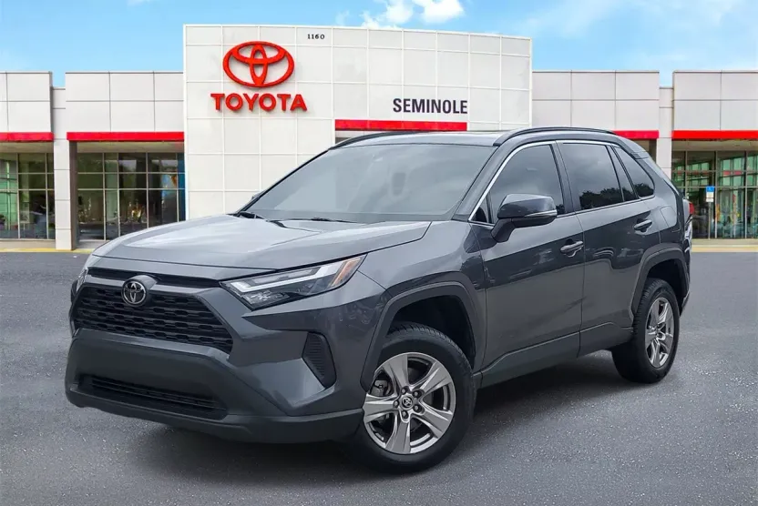 2022 Toyota RAV4 XLE photo 1