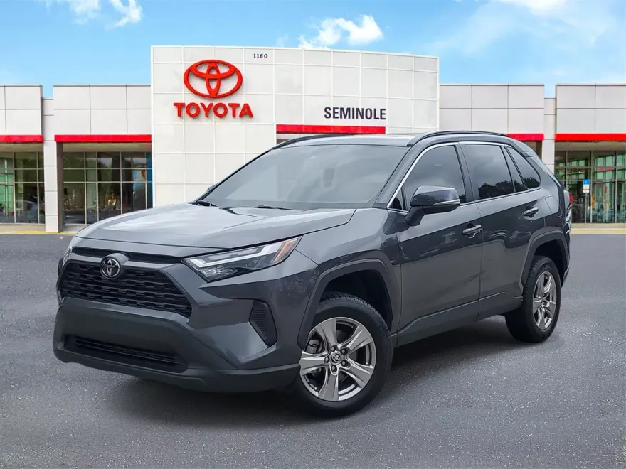 2022 Toyota RAV4 XLE photo 1