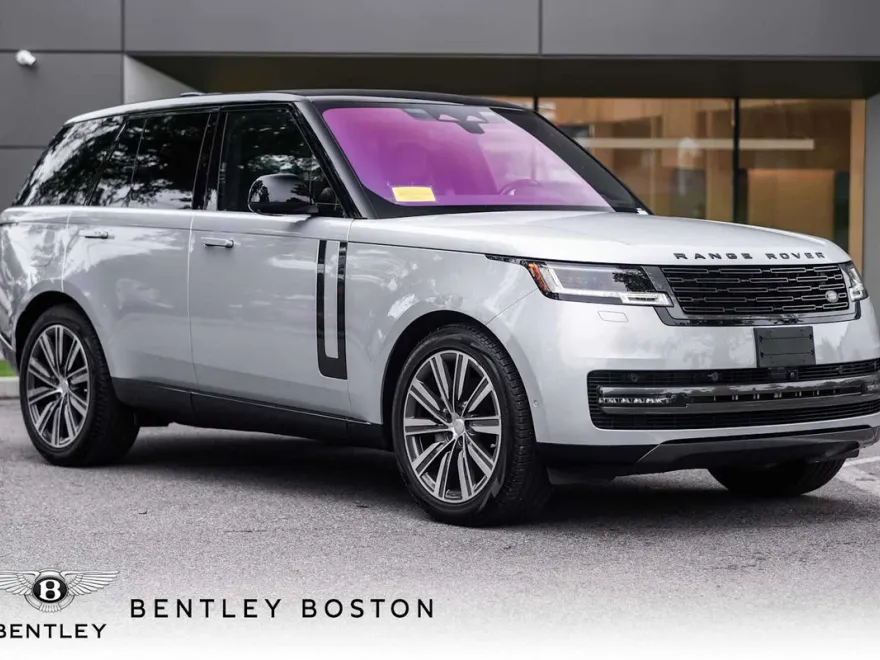 2023 Land Rover Range Rover SE photo 1