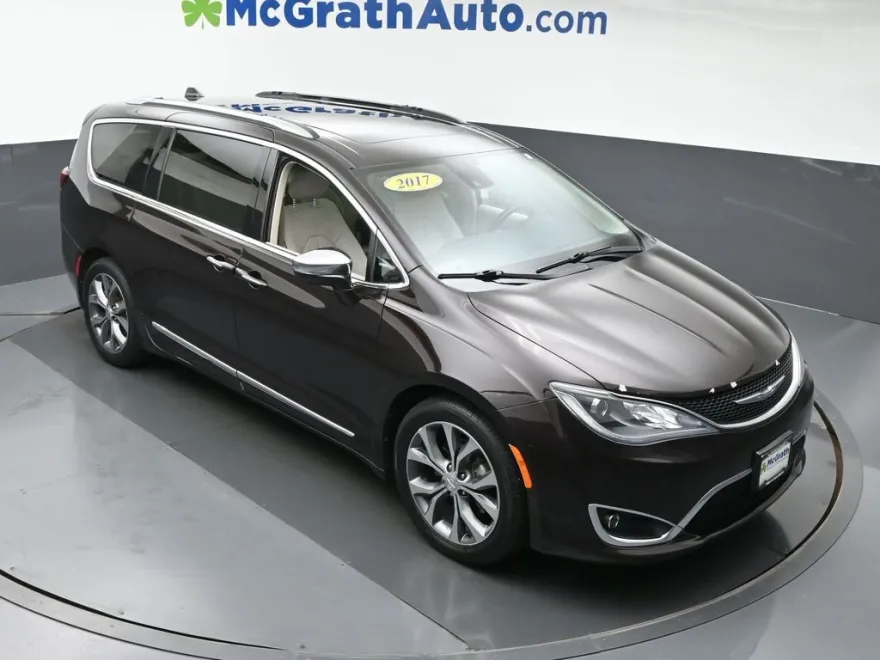 2017 Chrysler Pacifica Limited photo 1