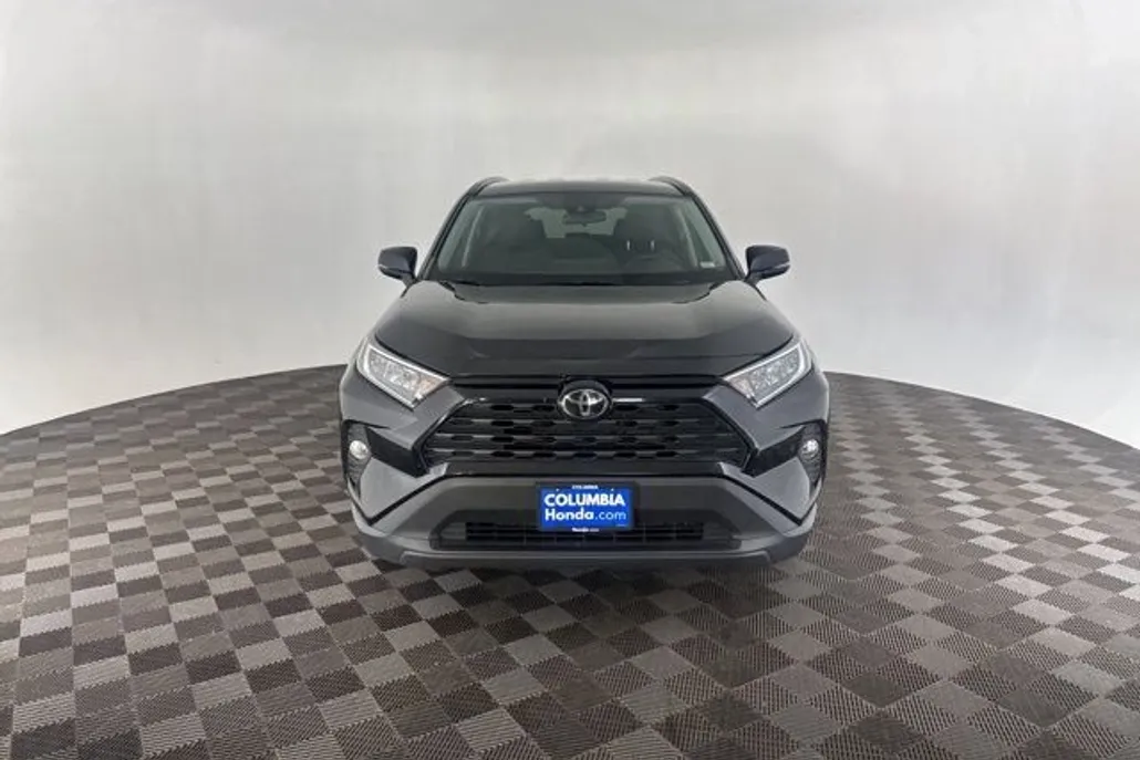 2021 Toyota RAV4 XLE photo 1