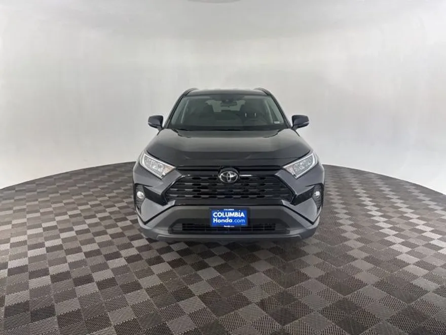 2021 Toyota RAV4 XLE photo 1
