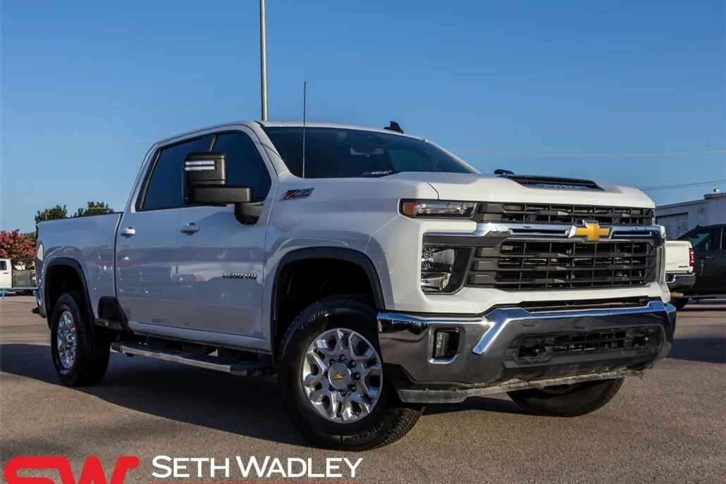 2024 Chevrolet Silverado 2500HD LT Z71 photo 1