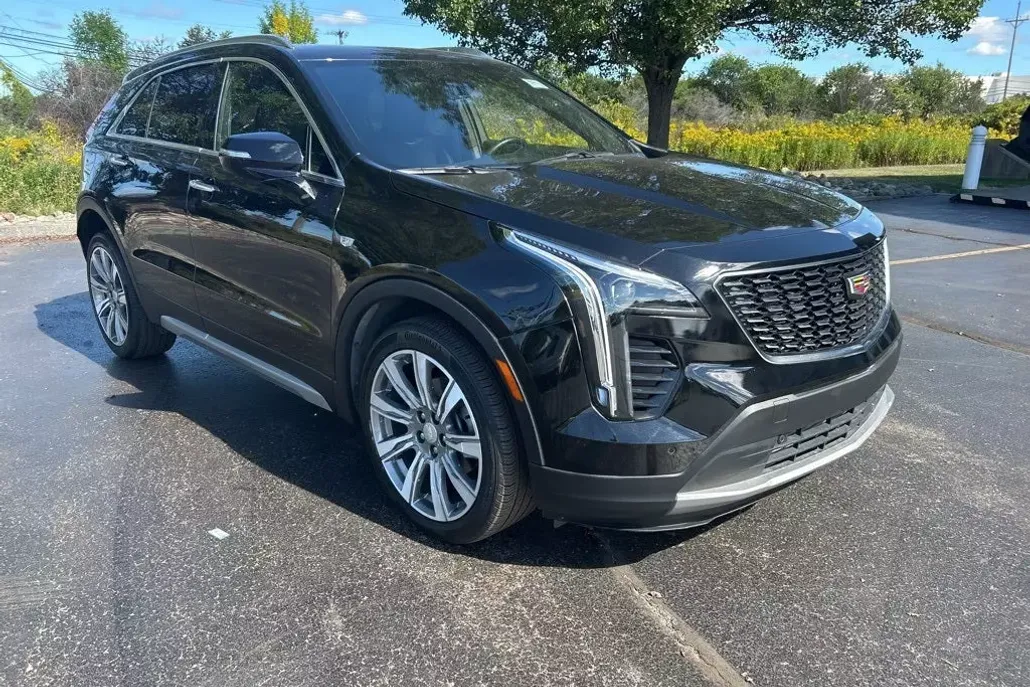2023 Cadillac XT4 Premium Luxury photo 1