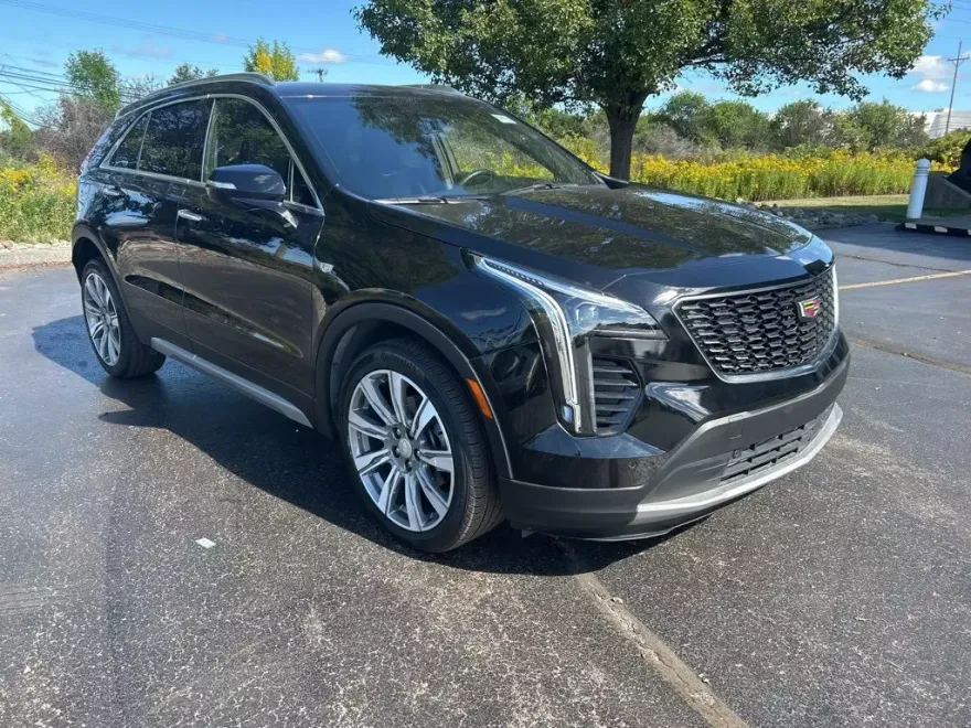 2023 Cadillac XT4 Premium Luxury photo 1
