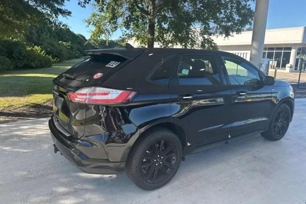 2022 Ford Edge ST photo 1