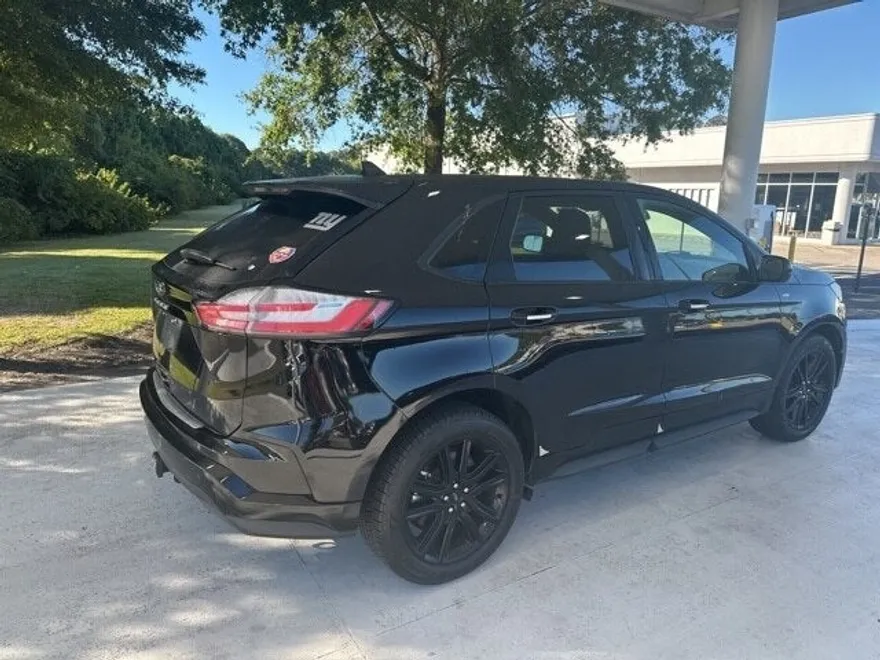 2022 Ford Edge ST photo 1