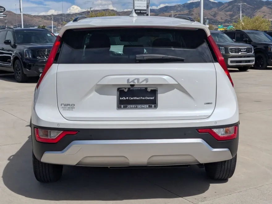 2023 Kia Niro EX photo 1