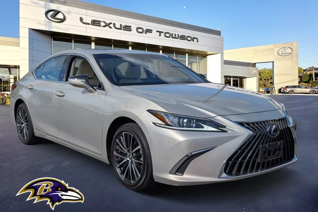 2022 Lexus ES 300h photo 1