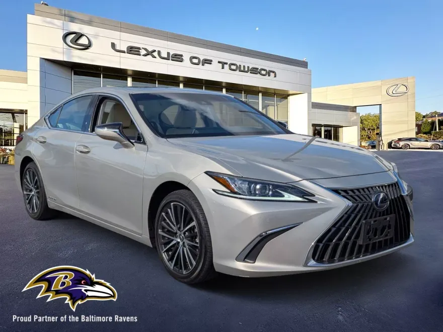 2022 Lexus ES 300h photo 1