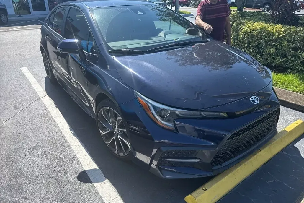 2021 Toyota Corolla SE photo 1