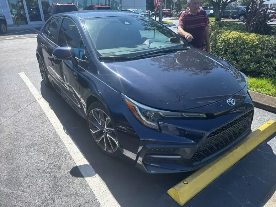 2021 Toyota Corolla SE photo 1