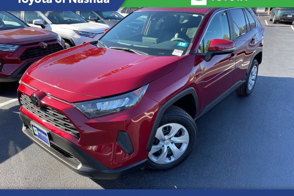 2022 Toyota RAV4 LE photo 1