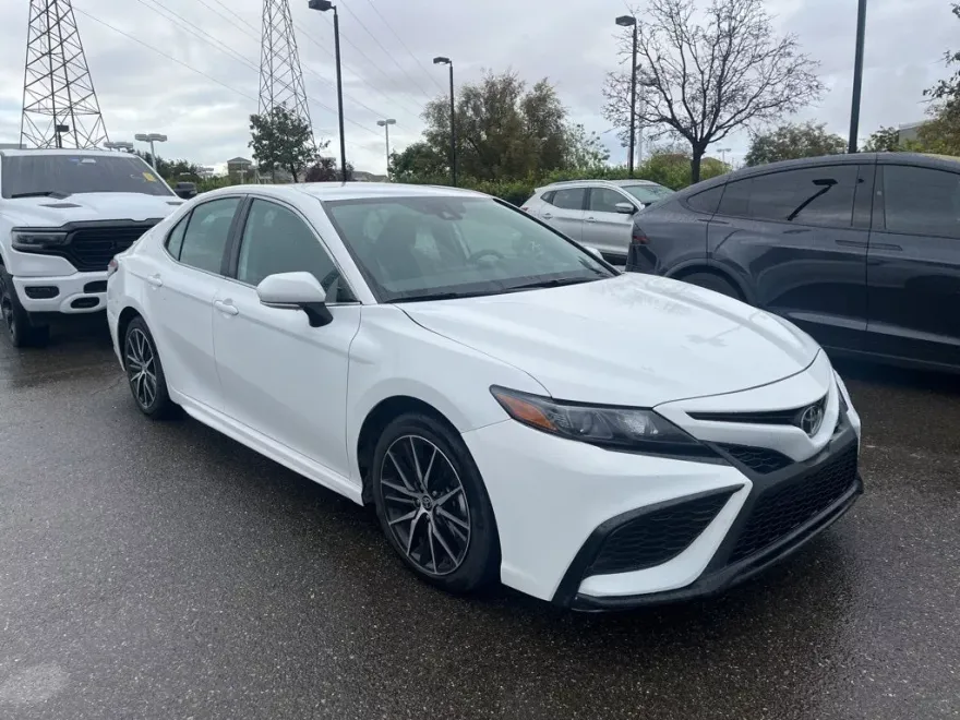 2024 Toyota Camry SE photo 1