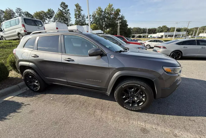 2019 Jeep Cherokee Trailhawk photo 1