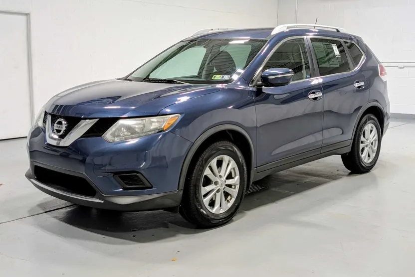 2015 Nissan Rogue SV photo 1