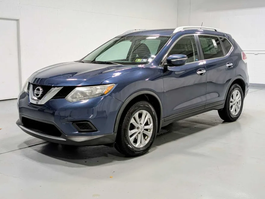 2015 Nissan Rogue SV photo 1