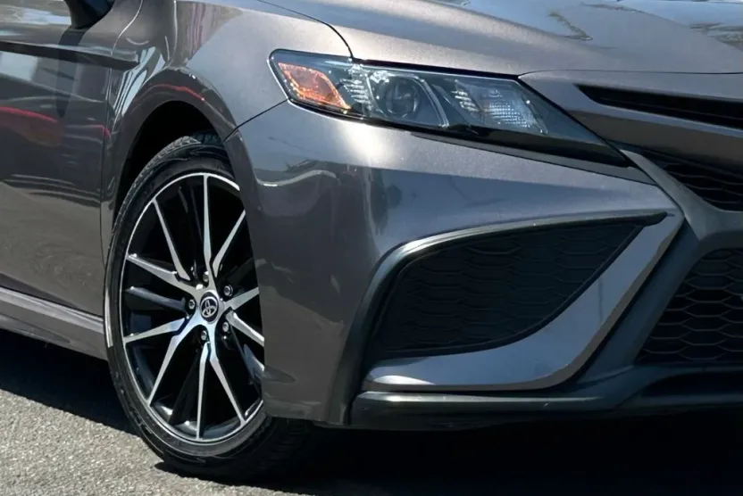 2022 Toyota Camry Hybrid SE photo 1