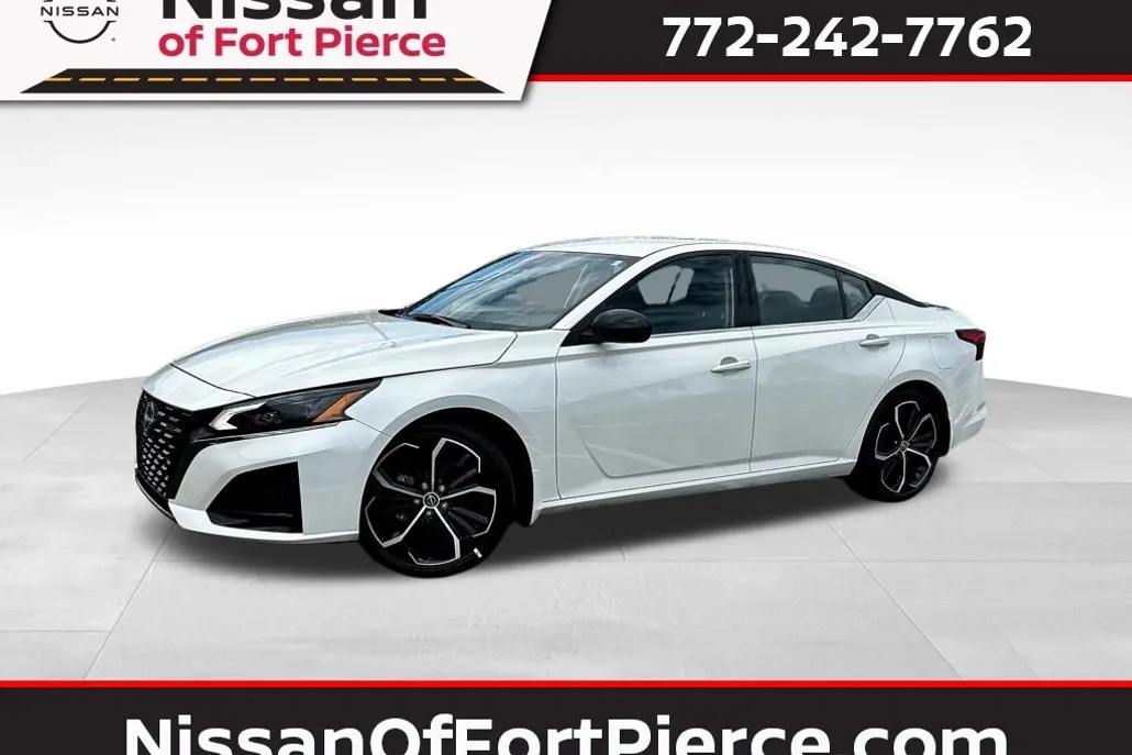 2024 Nissan Altima 2.5 SR photo 1