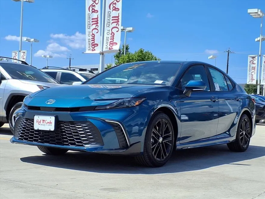 2025 Toyota Camry SE photo 1