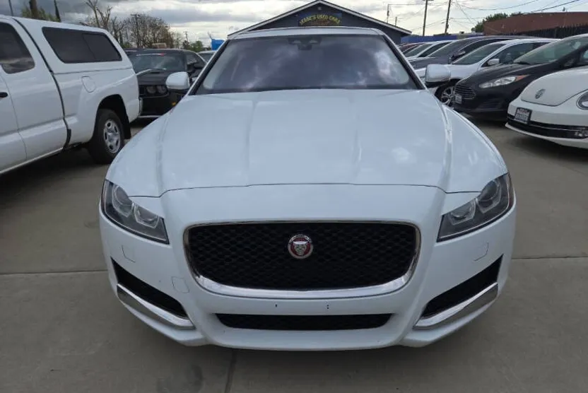 2018 Jaguar XF 25t photo 1
