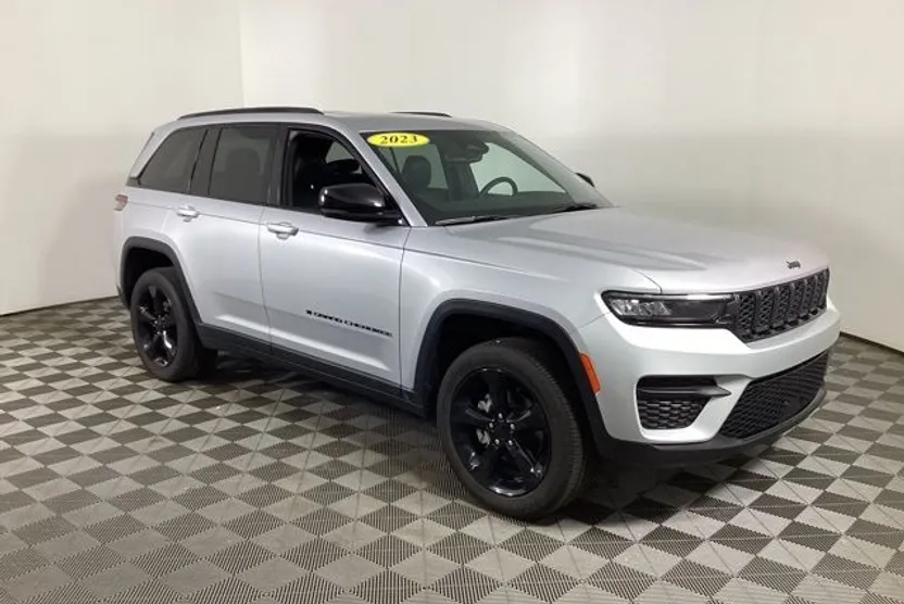 2023 Jeep Grand Cherokee Altitude photo 1